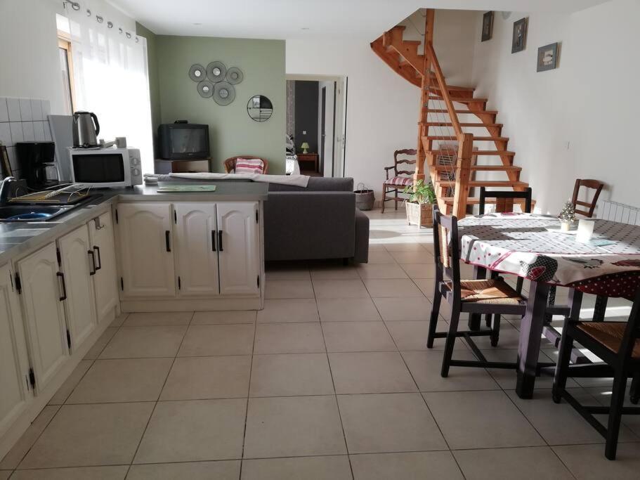 La Maison Des Chevreuils พลูอิโย ภายนอก รูปภาพ
